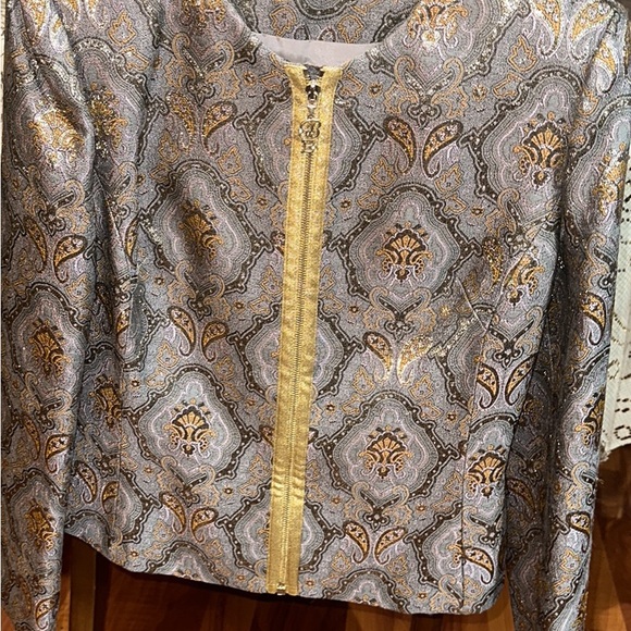 Elegant Gold and Silver Brocade Jacket - Picture 1 of 4